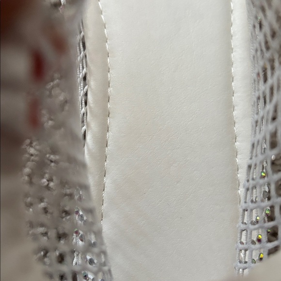 White Mesh And Rhinestone Flat Sandals. Size 42 - Picture 4 of 5